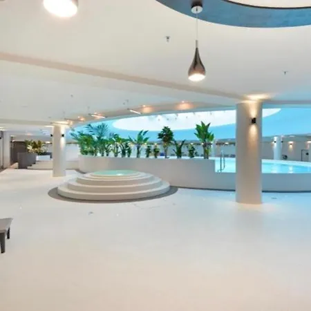 Hanza Tower Deluxe Sauna & Jacussi & Pool Apartment