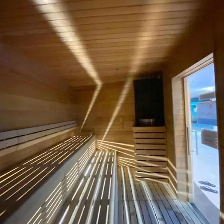 Apartment Hanza Tower Deluxe Sauna & Jacussi & Pool